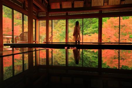 優秀賞(町並み・建物)「圧倒的秋景色のなかで」佐藤 美智子 様