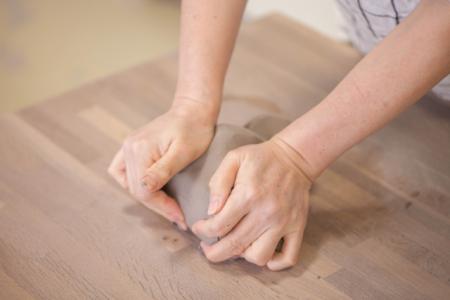 唐津焼の陶芸体験!作品は焼成後、送付