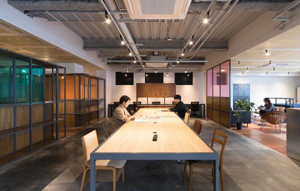 シェアオフィス「MEME KARATSU」は1時間~1日単位でのスポット利用もOKでワ―ケーションにもぴったり