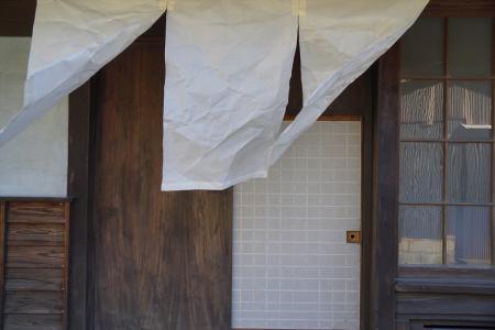 古民家ギャラリー草伝社で、日本料理 ひら田の弁当と唐津茶&お菓子をお楽しみください。